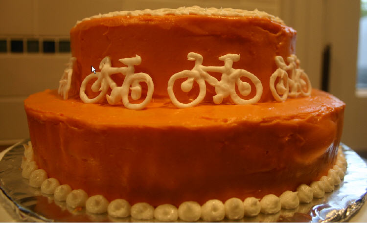 http://lifecycleracing.files.wordpress.com/2010/03/bike-cake.jpg